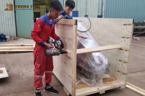 3 cách bọc xe máy để vận chuyển đi xa an toàn, không bị xước
