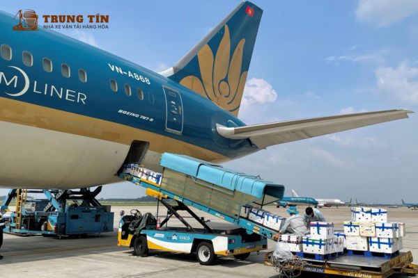 Vận chuyển hàng đi Phú Quốc bằng đường hàng không chỉ mất 5–8 tiếng