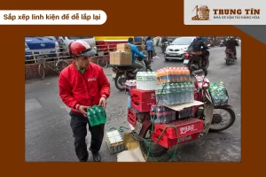 Hàng cồng kềnh nhẹ cần buộc sát xe và không vượt tay lái