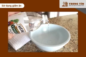 Giấm trắng trung hòa mùi khói thuốc và làm sạch không khí hiệu quả