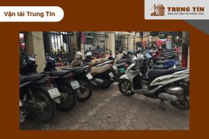 Bãi gửi xe ngoài bến xe Giáp Bát cung cấp dịch vụ gửi xe linh hoạt, an toàn và giá cả hợp lý