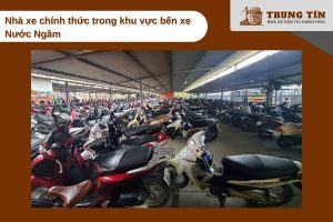 Bãi gửi xe máy chính thức tại bến xe Nước Ngầm, an toàn và có giá niêm yết rõ ràng