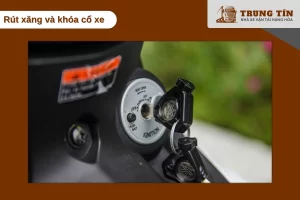 Rút xăng và khóa cổ xe trước khi gửi giúp đảm bảo an toàn khi vận chuyển
