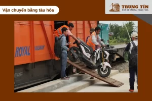 Vận chuyển xe máy điện Bắc Nam an toàn bằng tàu hỏa 3-5 ngày